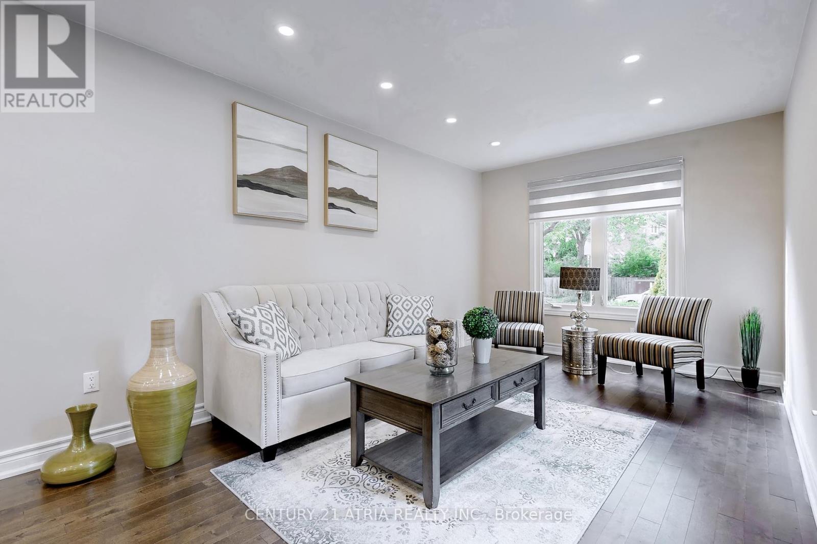 60 Steepleview Crescent, Richmond Hill, Ontario  L4C 9R3 - Photo 6 - N12376361