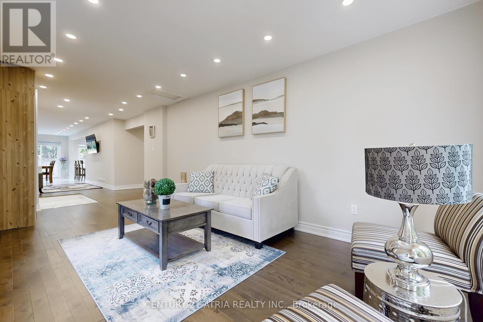 60 Steepleview Crescent, Richmond Hill, Ontario  L4C 9R3 - Photo 7 - N12376361