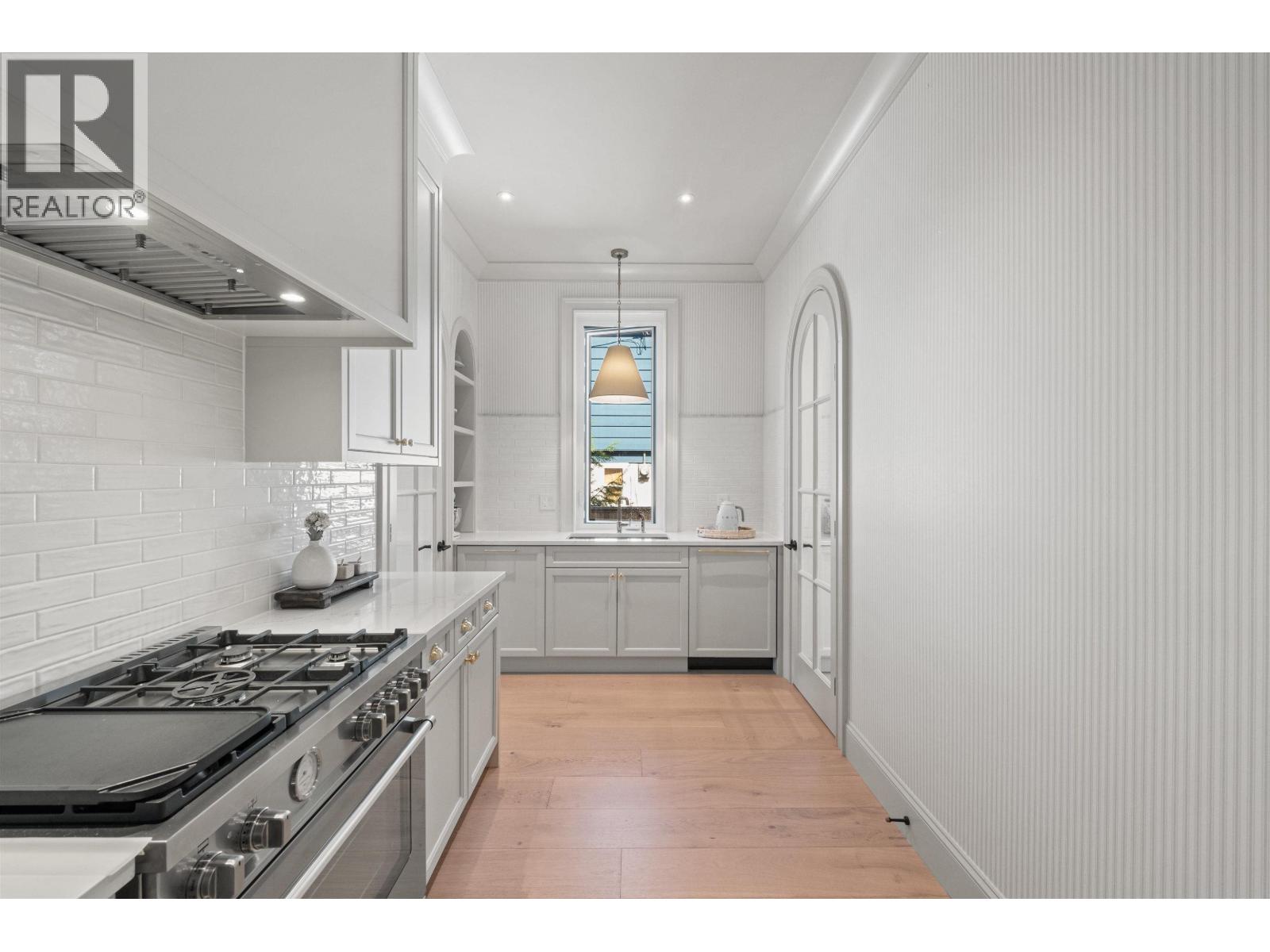 821 E 16th Street, North Vancouver, British Columbia  V7L 2V3 - Photo 6 - R3042828