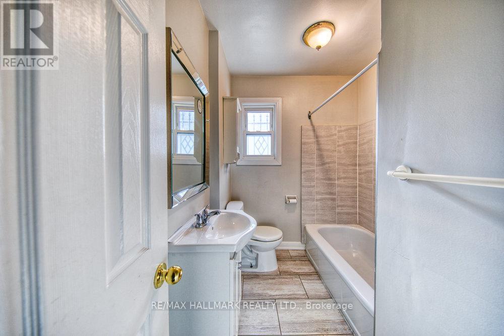 31 Glen Muir Drive, Toronto, Ontario  M1M 2C6 - Photo 10 - E12377781