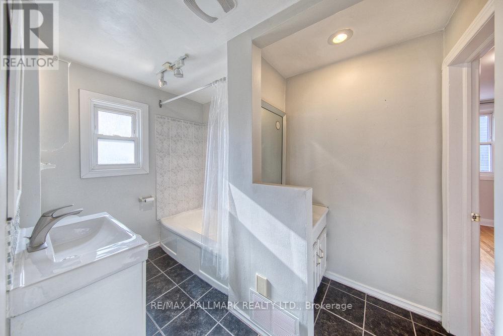 31 Glen Muir Drive, Toronto, Ontario  M1M 2C6 - Photo 17 - E12377781