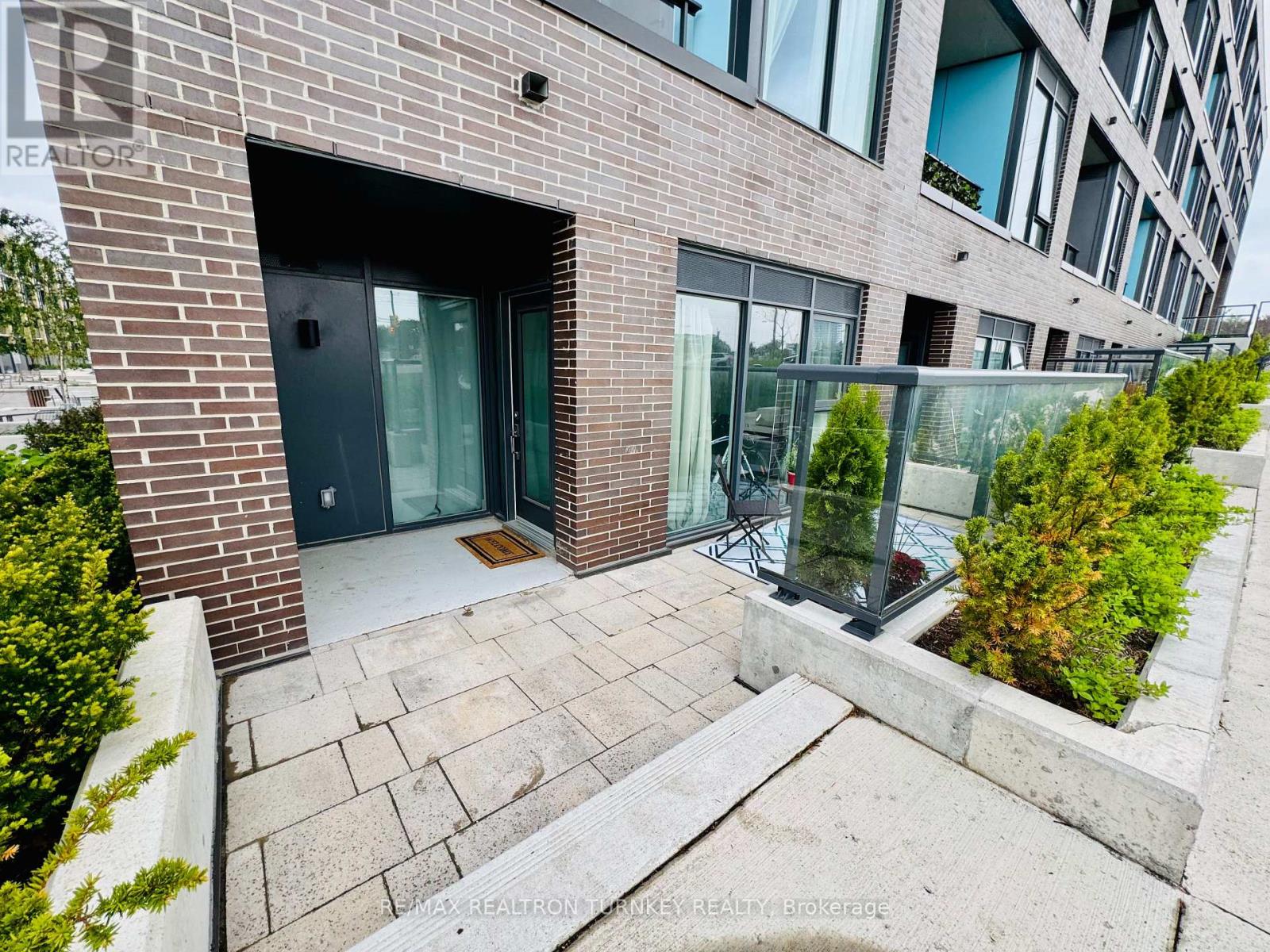 018 - 185 Deerfield Road, Newmarket, Ontario  L3Y 0G7 - Photo 3 - N12377822