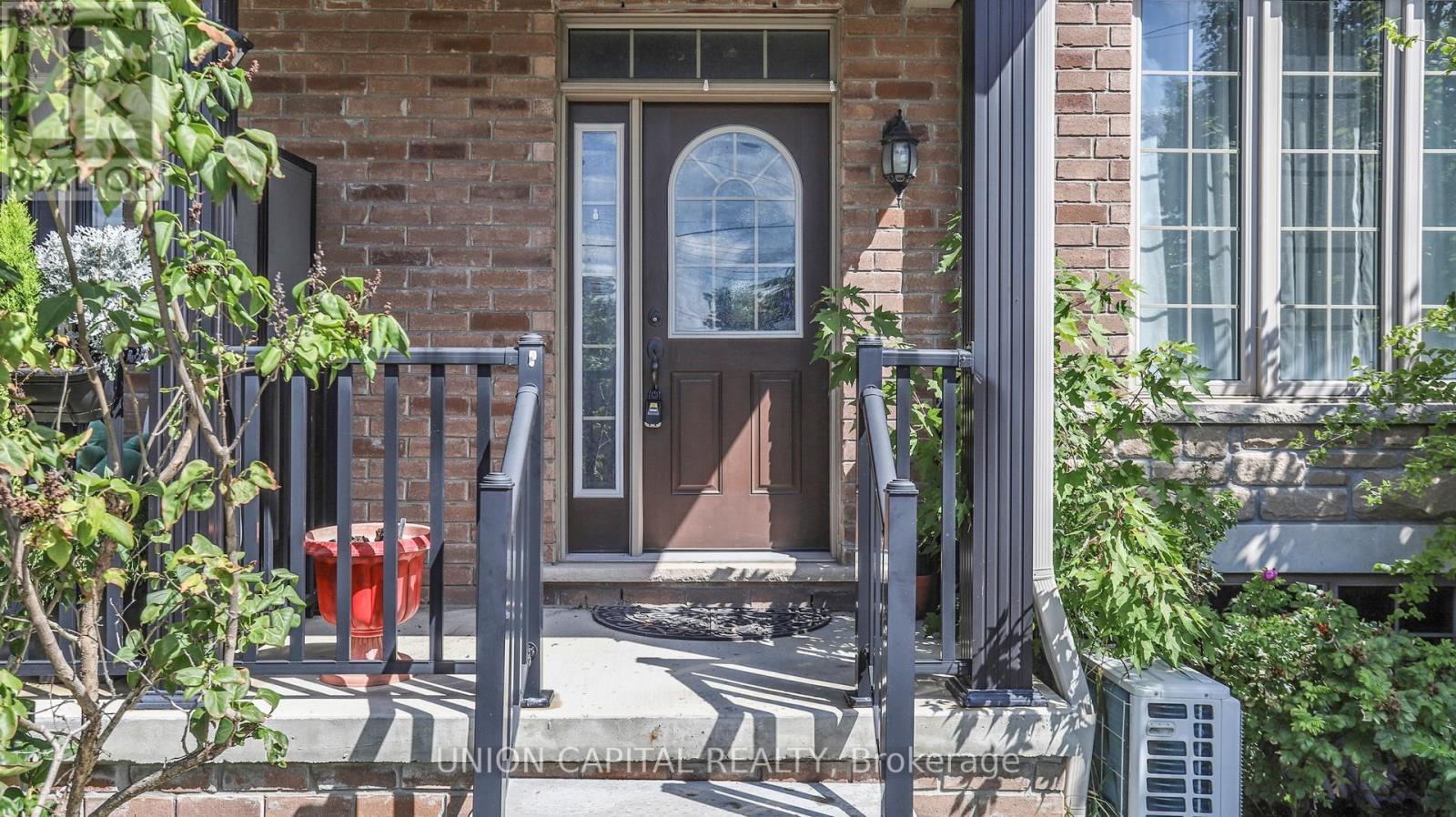 8 Vita Stephanie Court, Georgina, Ontario  L0E 1R0 - Photo 2 - N12377858