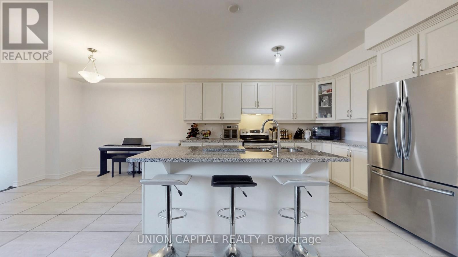 8 Vita Stephanie Court, Georgina, Ontario  L0E 1R0 - Photo 6 - N12377858