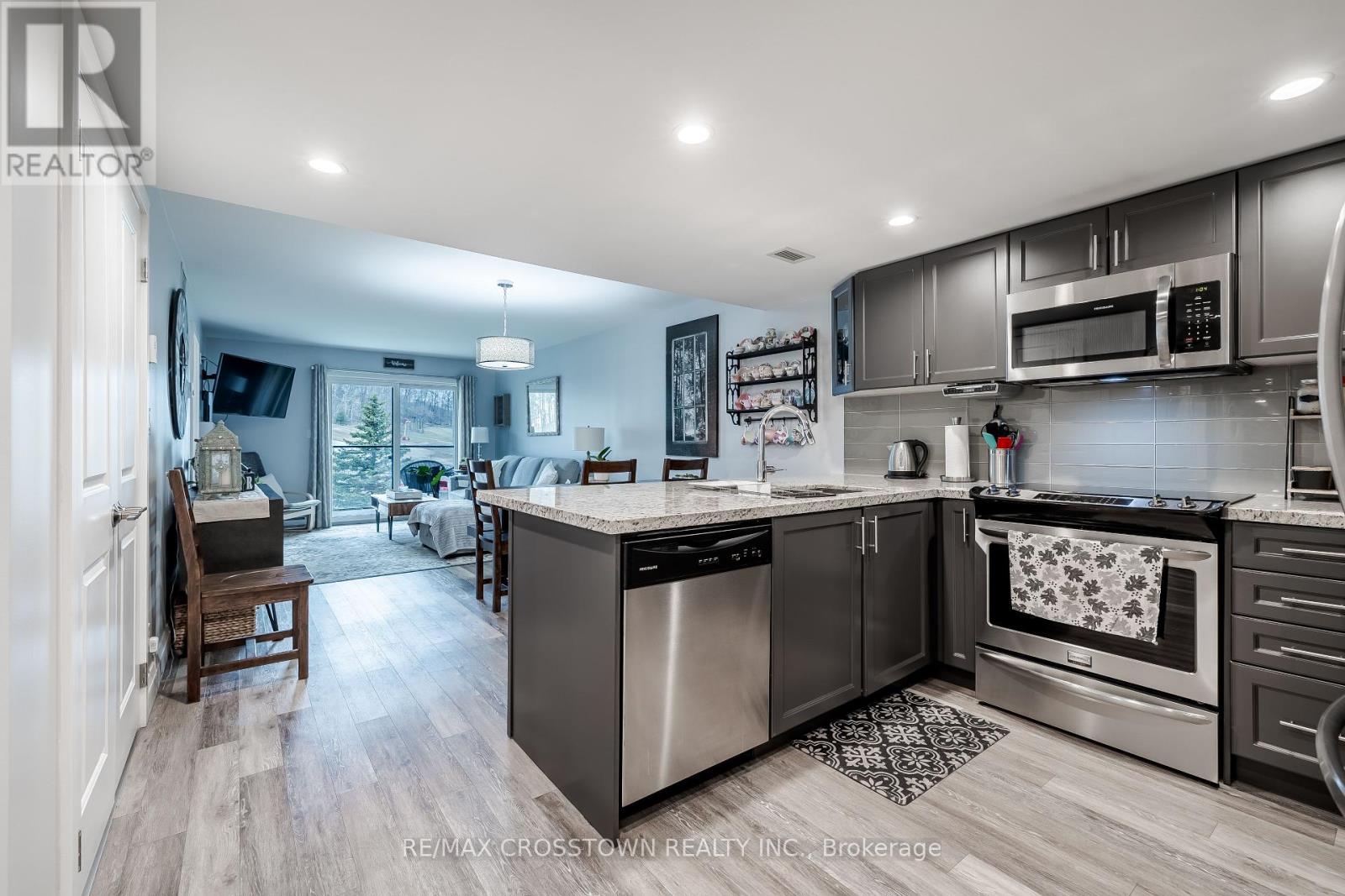 302 - 80 Horseshoe Boulevard, Oro-Medonte (Horseshoe Valley), Ontario  L4M 4Y8 - Photo 10 - S12377696