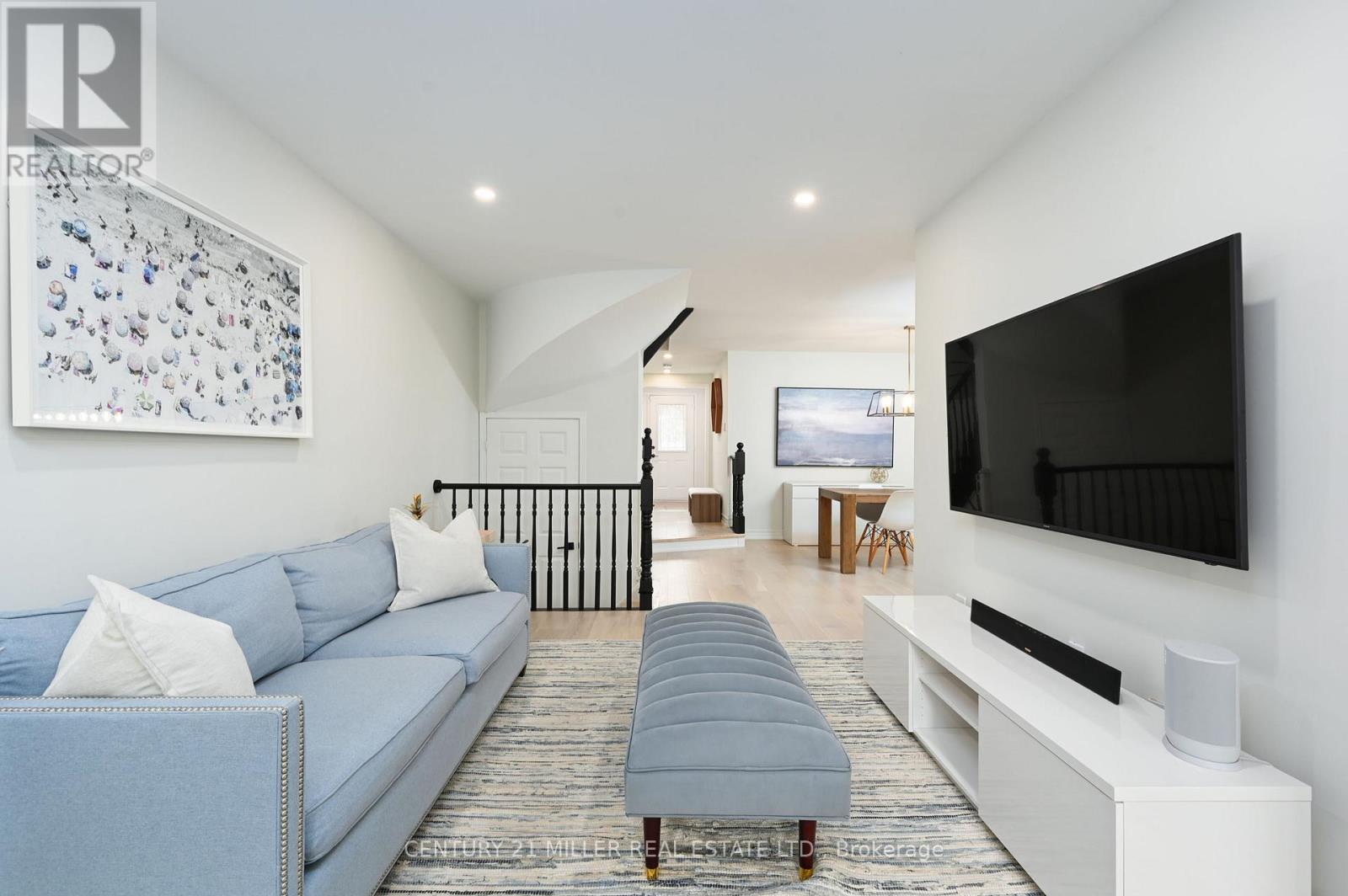 30 Nelson Street, Oakville (Br Bronte), Ontario  L6L 3H6 - Photo 11 - W12377688