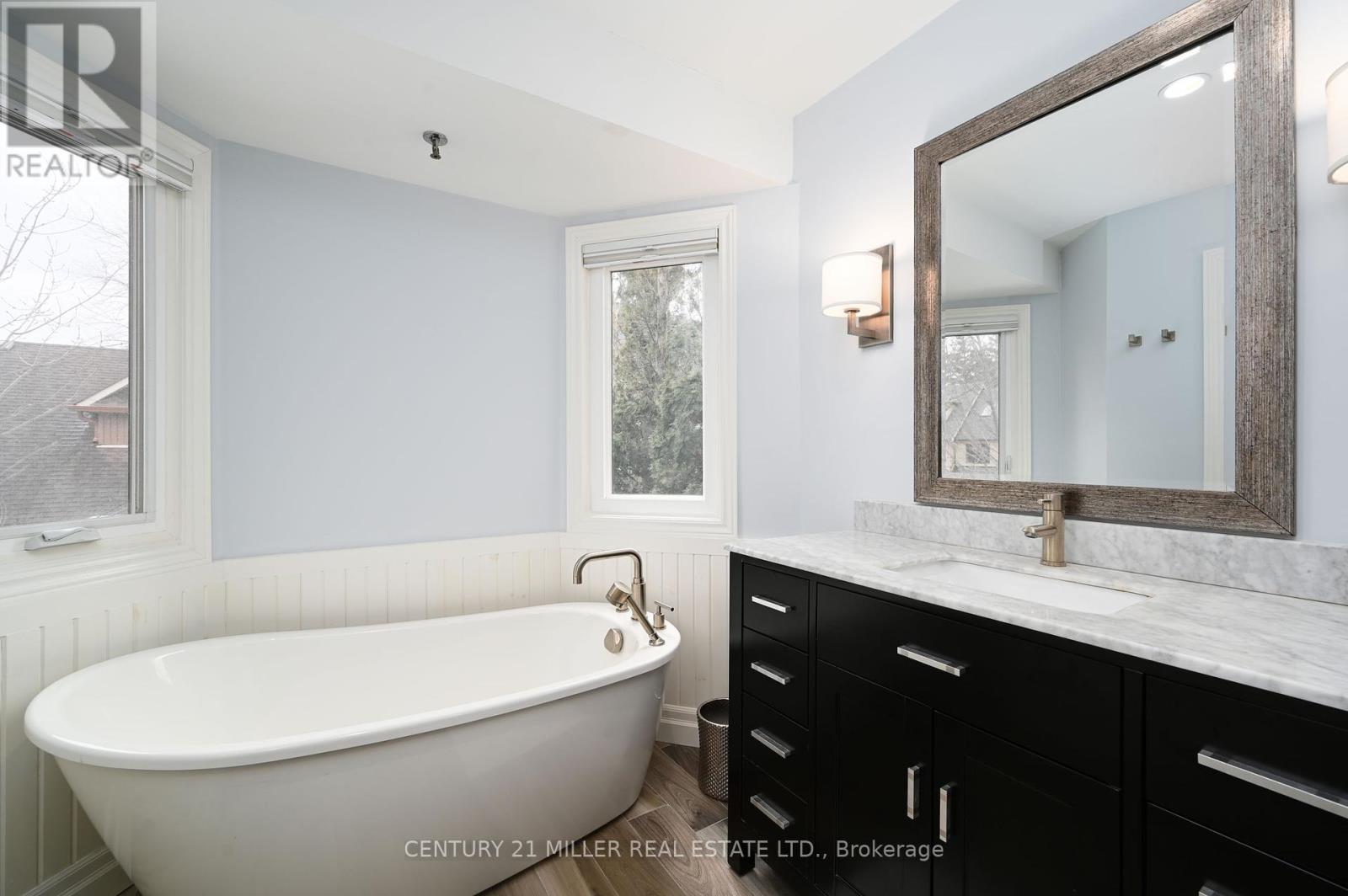 30 Nelson Street, Oakville (Br Bronte), Ontario  L6L 3H6 - Photo 15 - W12377688