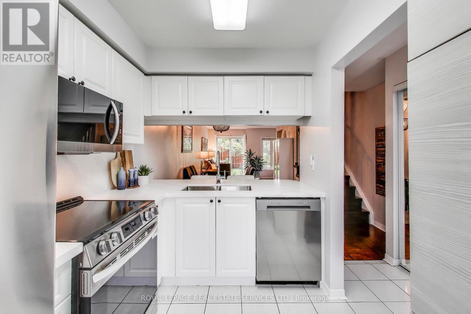 10 - 210 Manitoba Street, Toronto (Mimico), Ontario  M8Y 4G7 - Photo 10 - W12377700