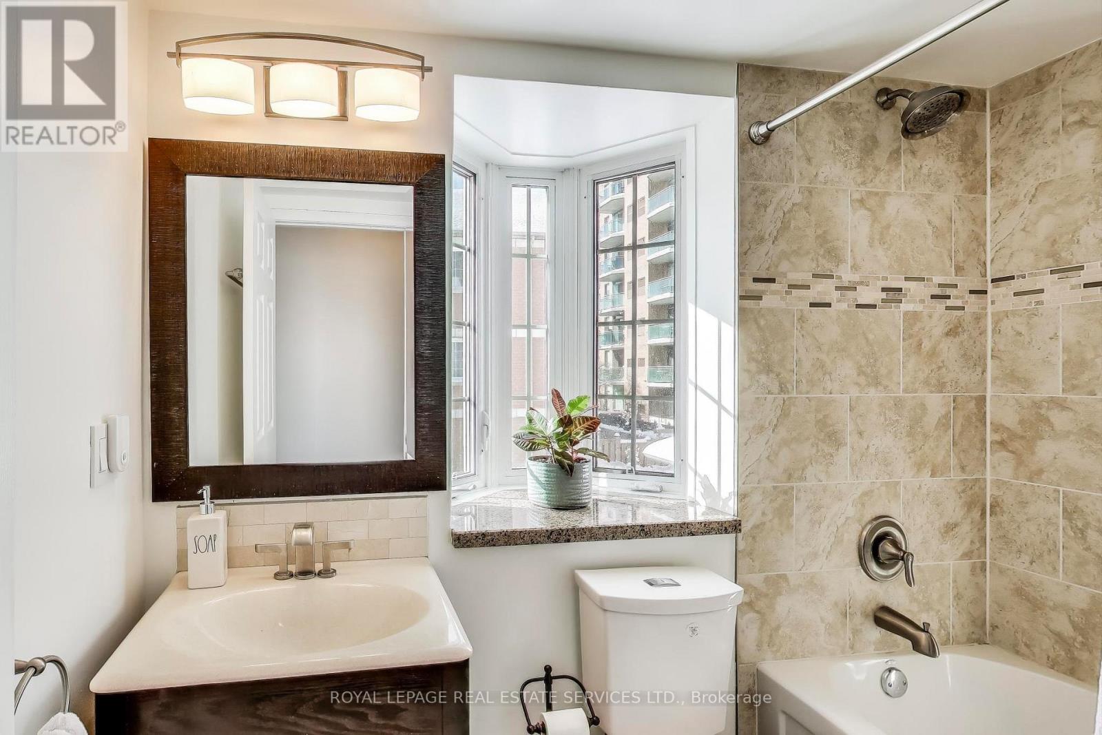 10 - 210 Manitoba Street, Toronto (Mimico), Ontario  M8Y 4G7 - Photo 16 - W12377700