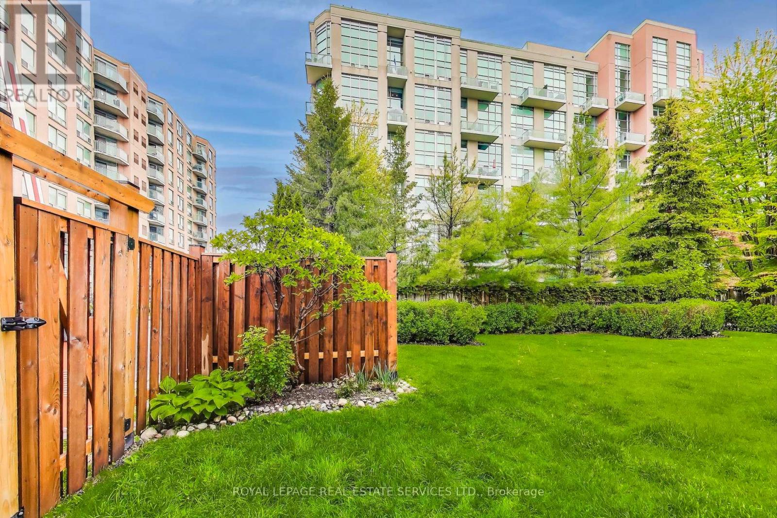 10 - 210 Manitoba Street, Toronto (Mimico), Ontario  M8Y 4G7 - Photo 33 - W12377700