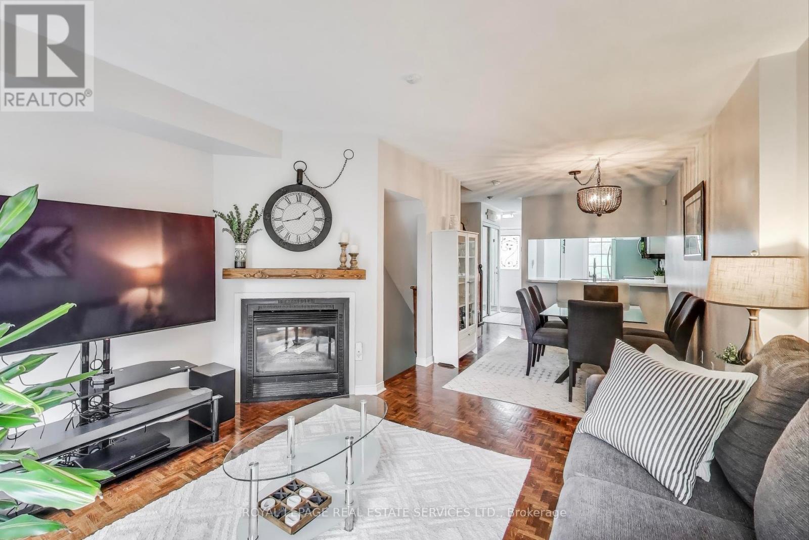 10 - 210 Manitoba Street, Toronto (Mimico), Ontario  M8Y 4G7 - Photo 6 - W12377700