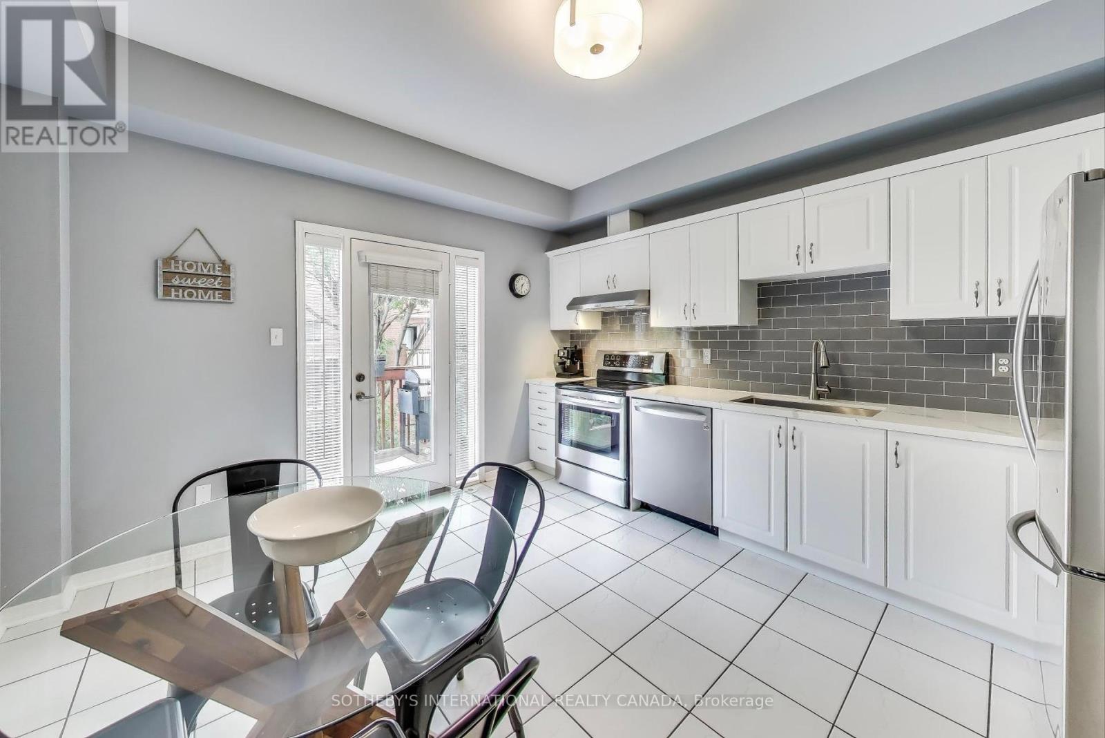 17 - 435 Hensall Circle, Mississauga (Cooksville), Ontario  L5A 4P1 - Photo 8 - W12377720