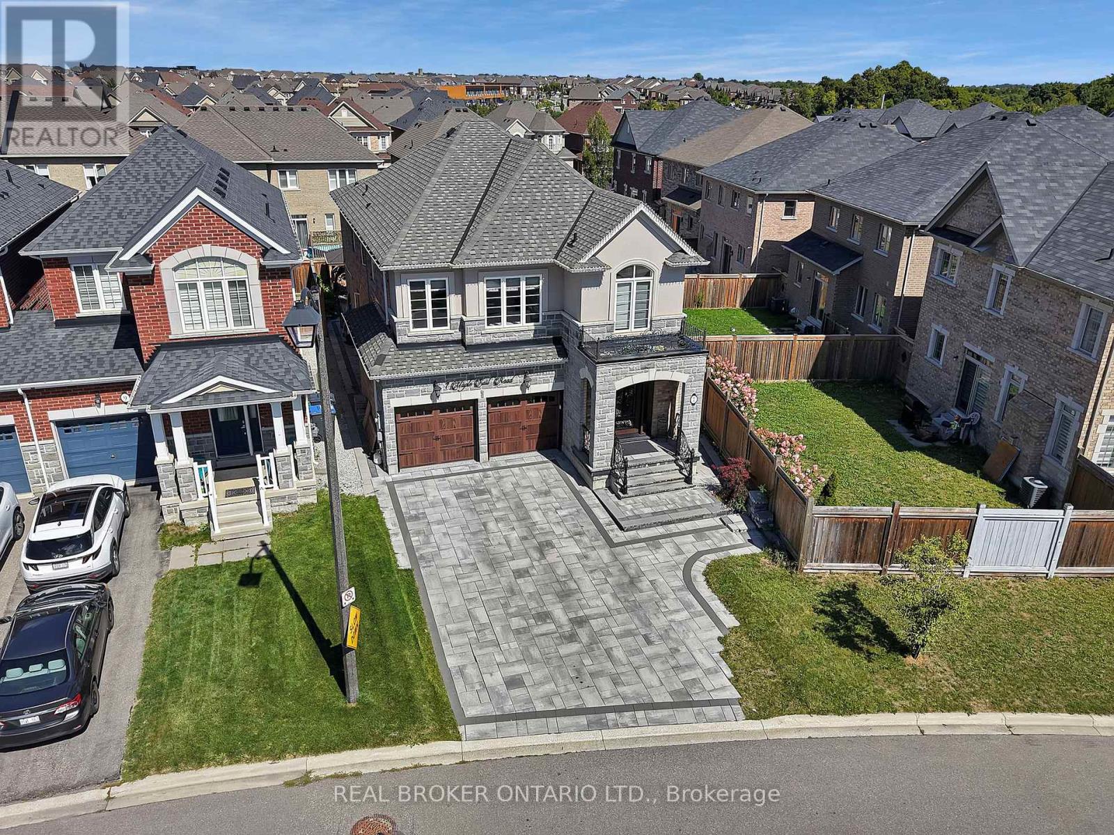 7 Maple Trail Road, Caledon, Ontario  L7C 3Z8 - Photo 2 - W12377722