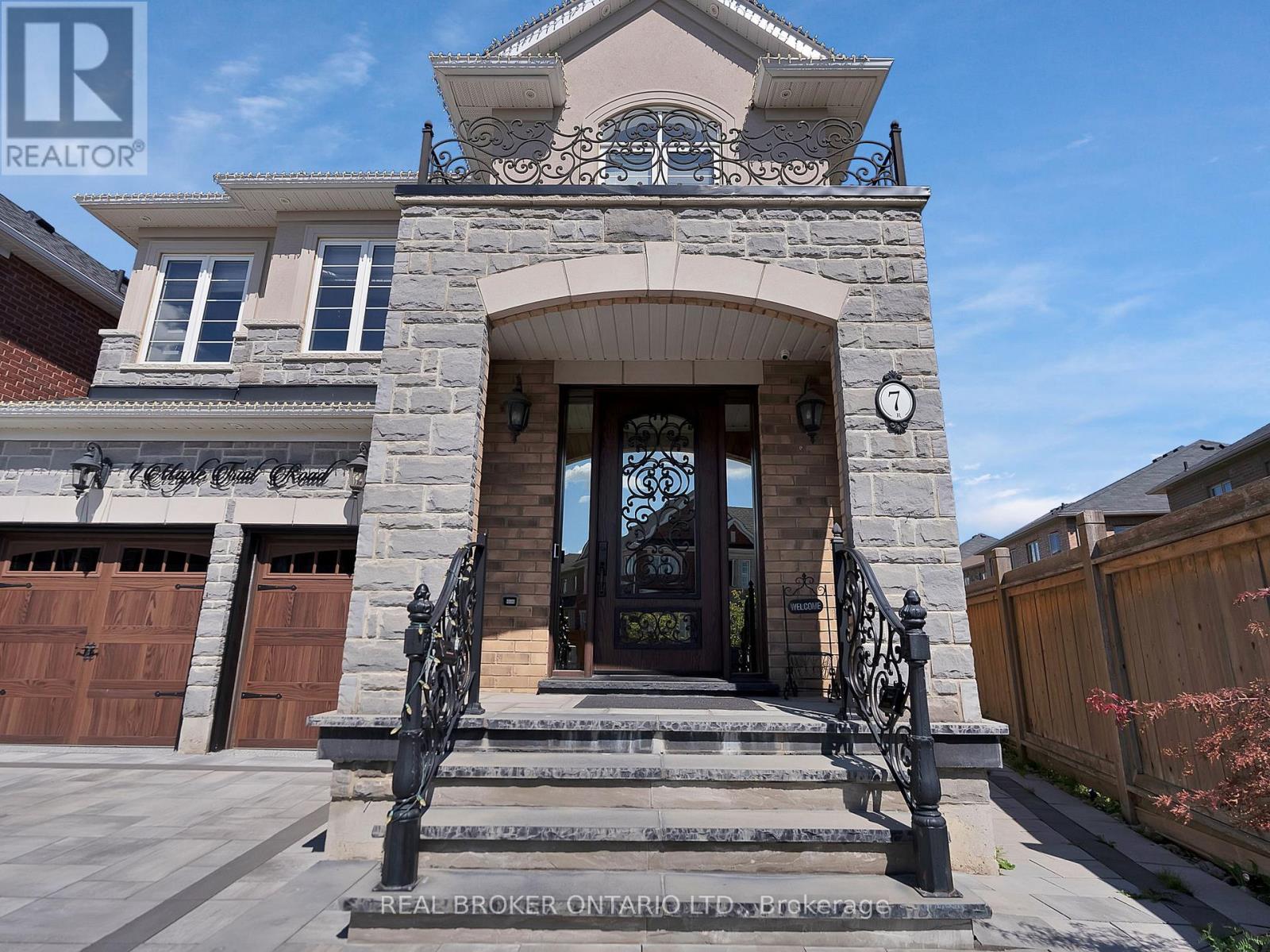 7 Maple Trail Road, Caledon, Ontario  L7C 3Z8 - Photo 4 - W12377722
