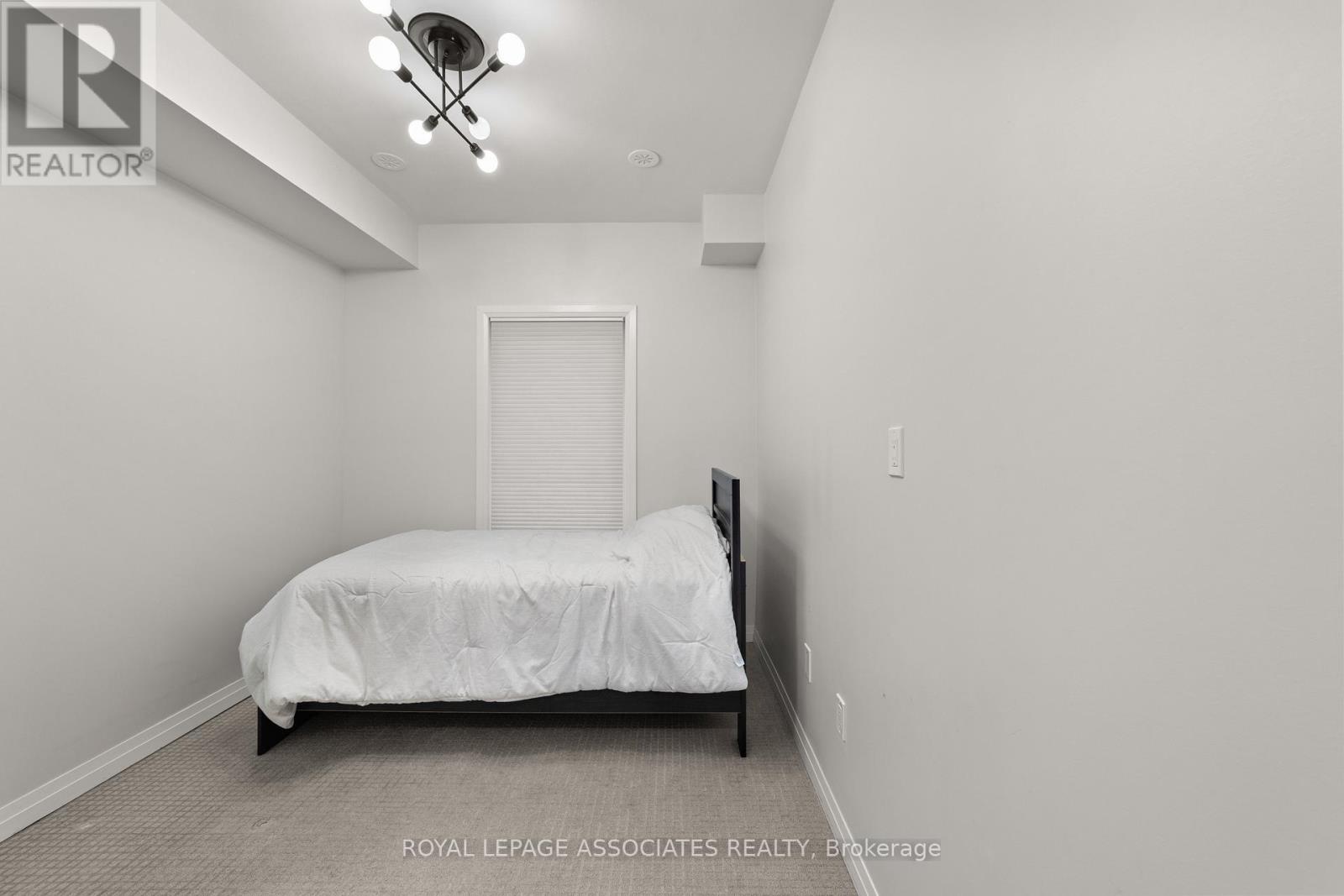 213 - 1165 Journeyman Lane, Mississauga (Clarkson), Ontario  L5J 0B6 - Photo 10 - W12377773