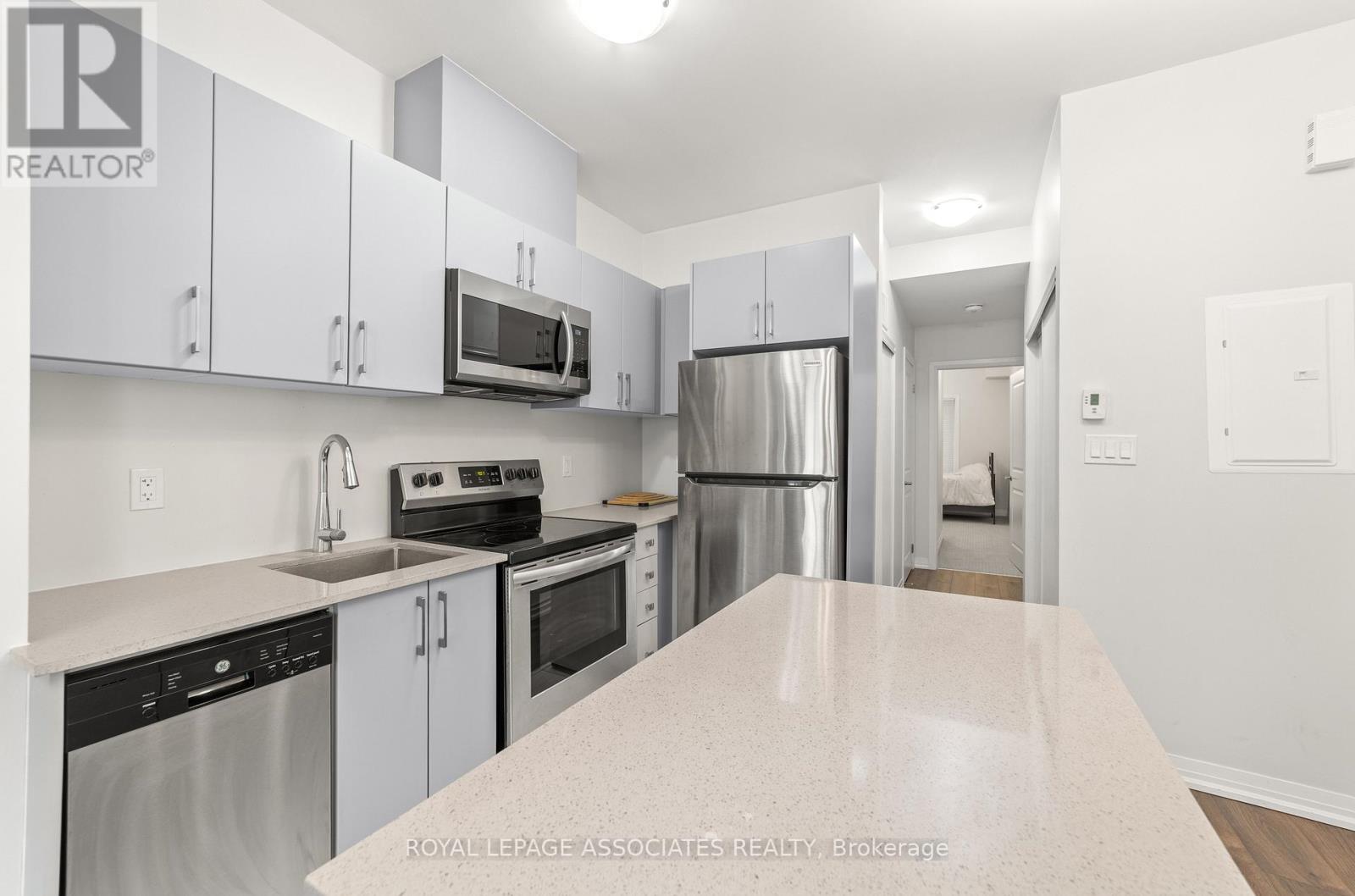 213 - 1165 Journeyman Lane, Mississauga (Clarkson), Ontario  L5J 0B6 - Photo 6 - W12377773