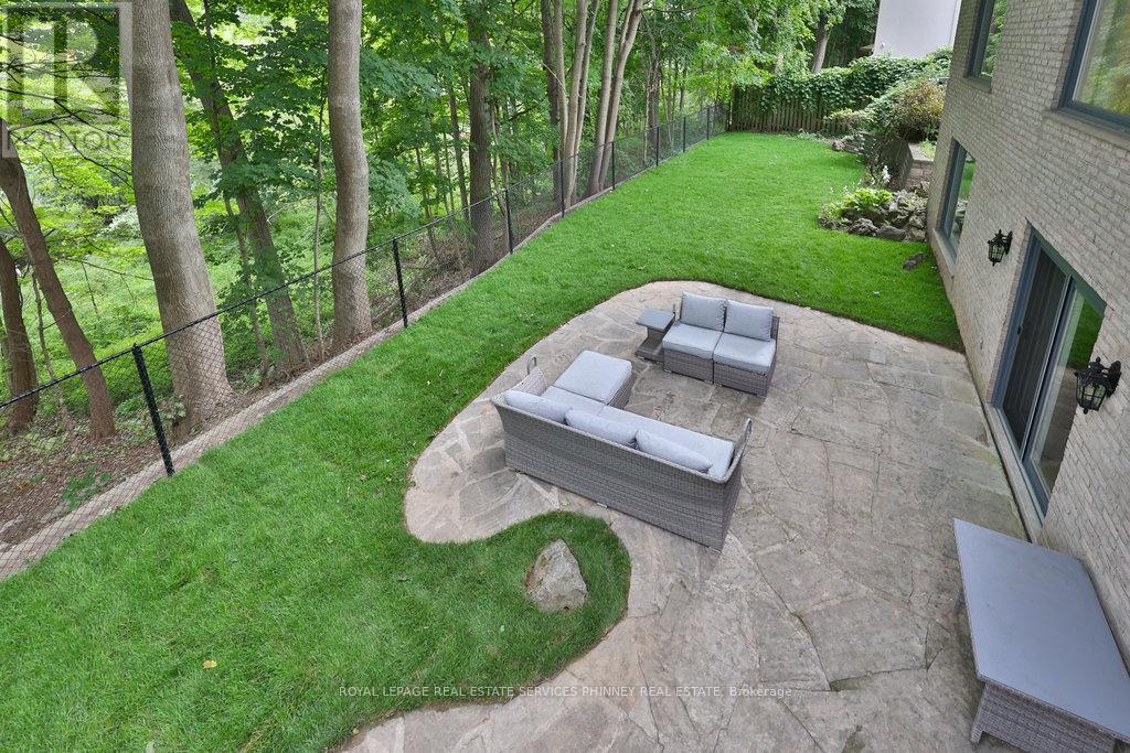 1033 Wenleigh Court, Mississauga, Ontario  L5H 1M7 - Photo 15 - W12377774