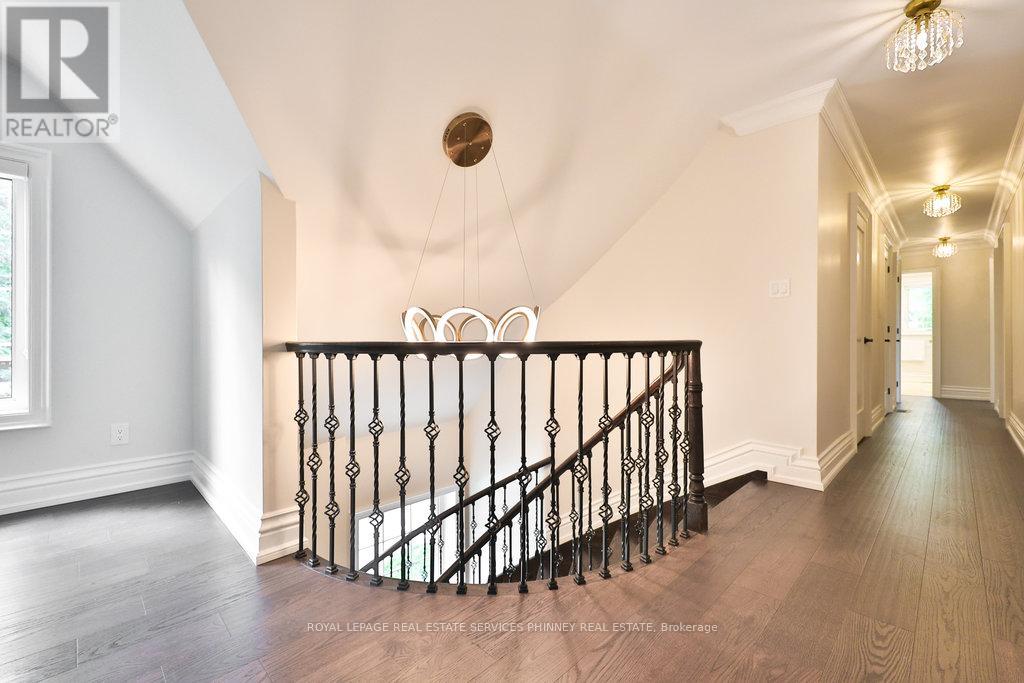 1033 Wenleigh Court, Mississauga, Ontario  L5H 1M7 - Photo 18 - W12377774