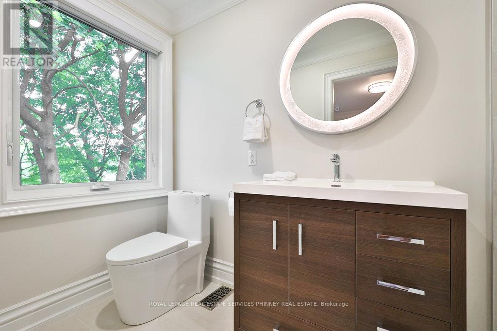 1033 Wenleigh Court, Mississauga, Ontario  L5H 1M7 - Photo 27 - W12377774