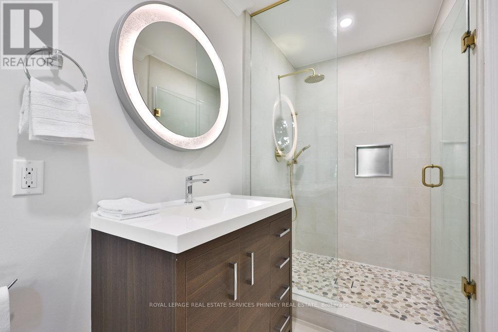 1033 Wenleigh Court, Mississauga, Ontario  L5H 1M7 - Photo 28 - W12377774