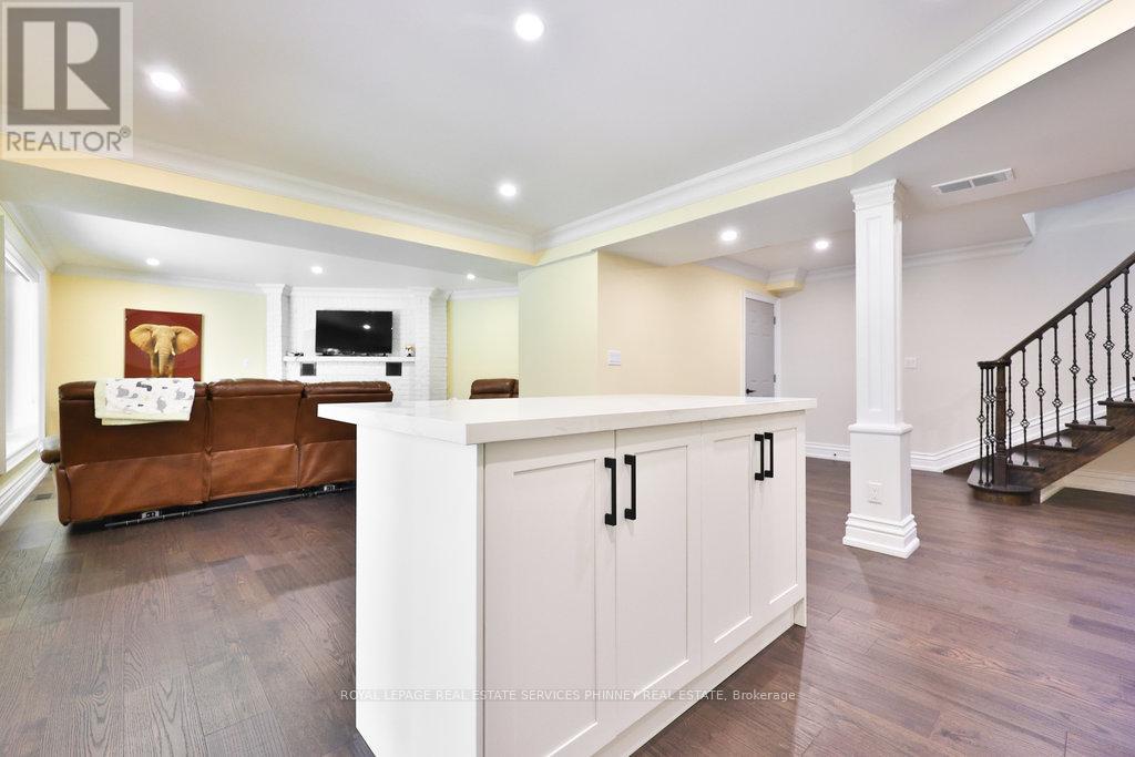 1033 Wenleigh Court, Mississauga, Ontario  L5H 1M7 - Photo 39 - W12377774