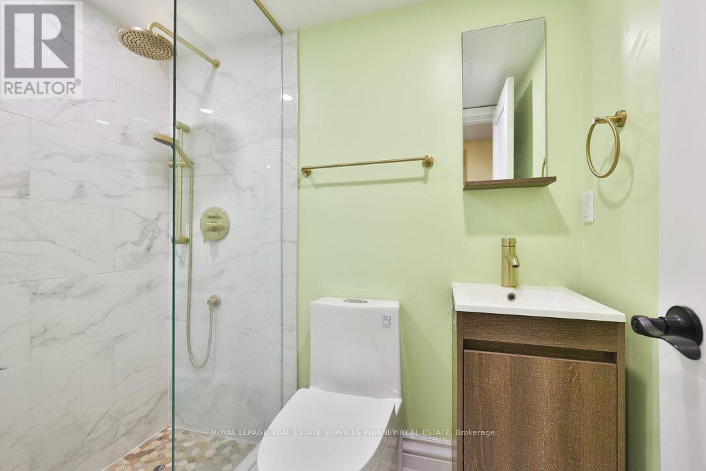 1033 Wenleigh Court, Mississauga, Ontario  L5H 1M7 - Photo 42 - W12377774