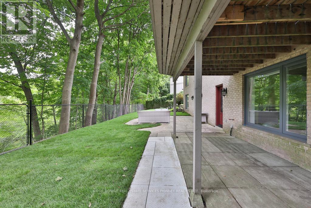1033 Wenleigh Court, Mississauga, Ontario  L5H 1M7 - Photo 47 - W12377774