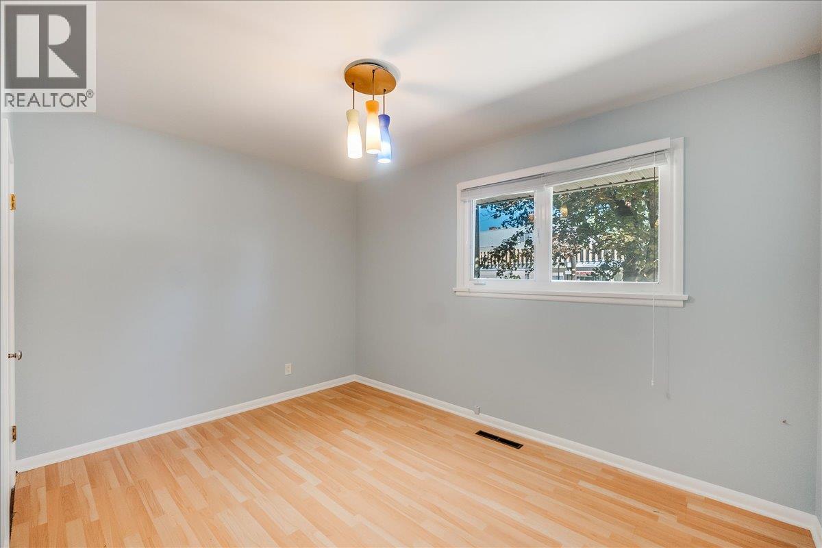 708 10th Street, Castlegar, British Columbia  V1N 2H8 - Photo 17 - 10360507