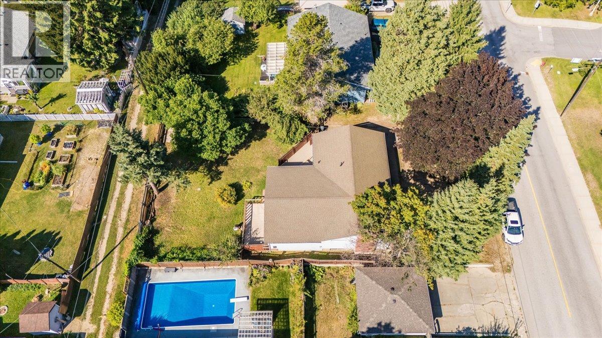 708 10th Street, Castlegar, British Columbia  V1N 2H8 - Photo 21 - 10360507