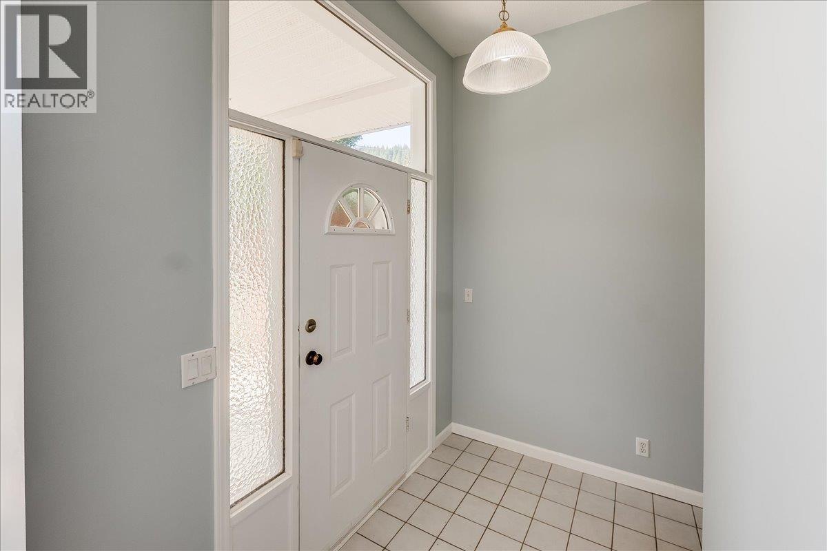 708 10th Street, Castlegar, British Columbia  V1N 2H8 - Photo 24 - 10360507