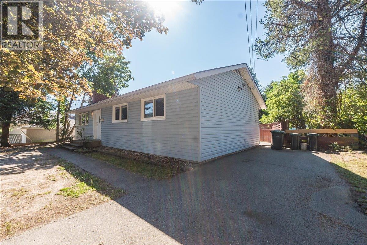 708 10th Street, Castlegar, British Columbia  V1N 2H8 - Photo 31 - 10360507