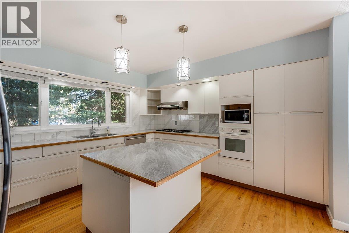 708 10th Street, Castlegar, British Columbia  V1N 2H8 - Photo 44 - 10360507