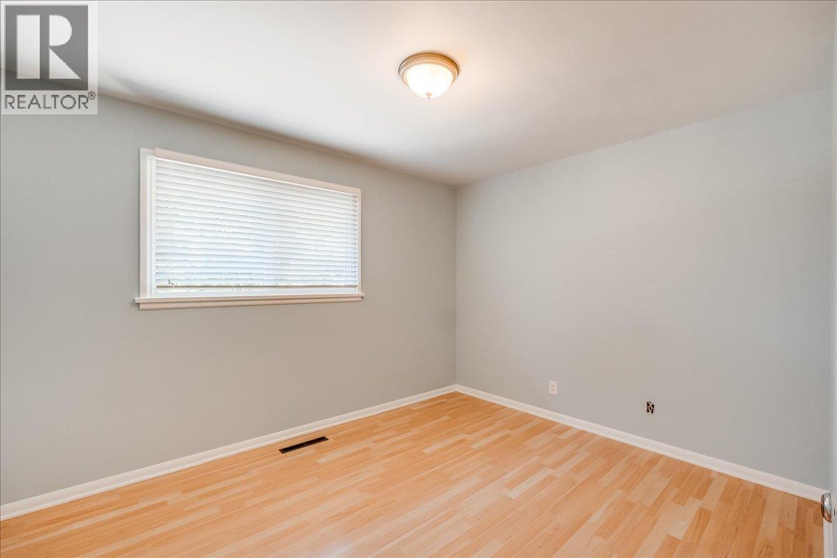 708 10th Street, Castlegar, British Columbia  V1N 2H8 - Photo 12 - 10360507