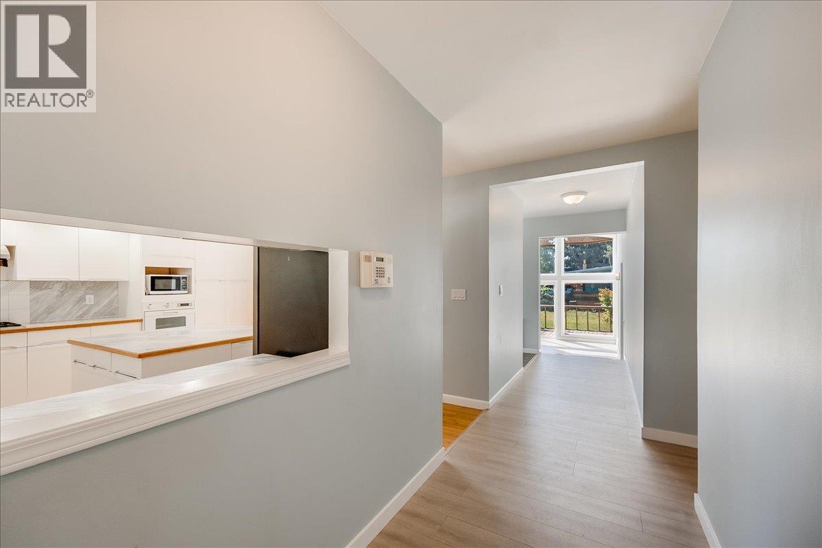 708 10th Street, Castlegar, British Columbia  V1N 2H8 - Photo 41 - 10360507
