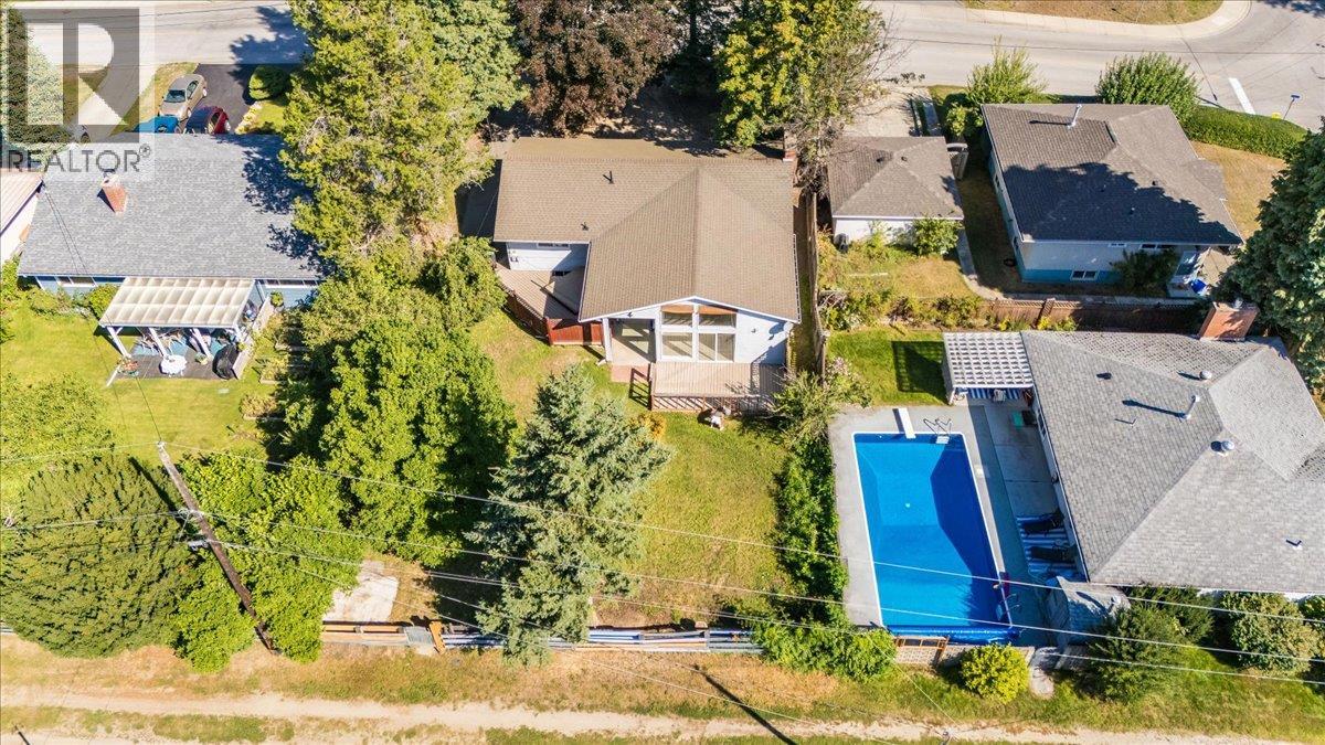 708 10th Street, Castlegar, British Columbia  V1N 2H8 - Photo 27 - 10360507