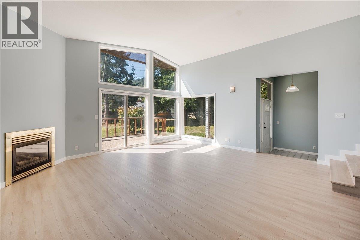 708 10th Street, Castlegar, British Columbia  V1N 2H8 - Photo 52 - 10360507