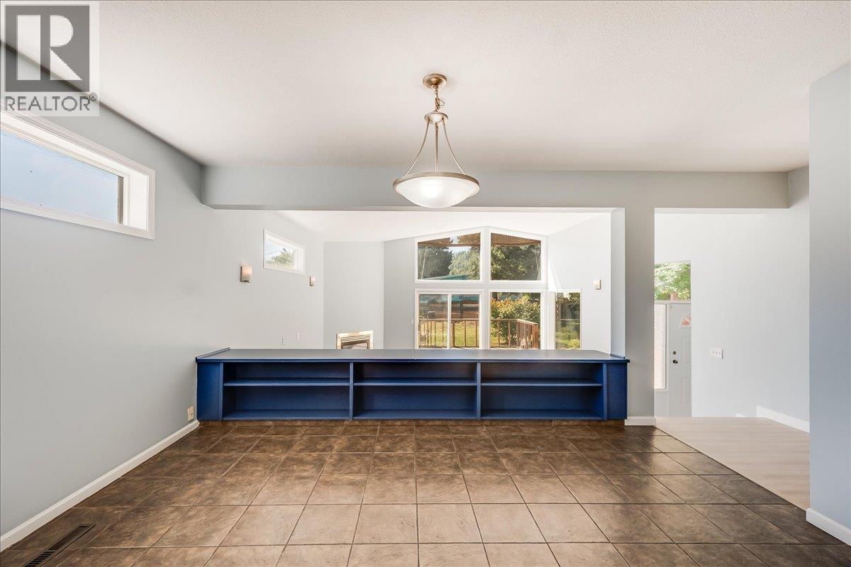 708 10th Street, Castlegar, British Columbia  V1N 2H8 - Photo 46 - 10360507