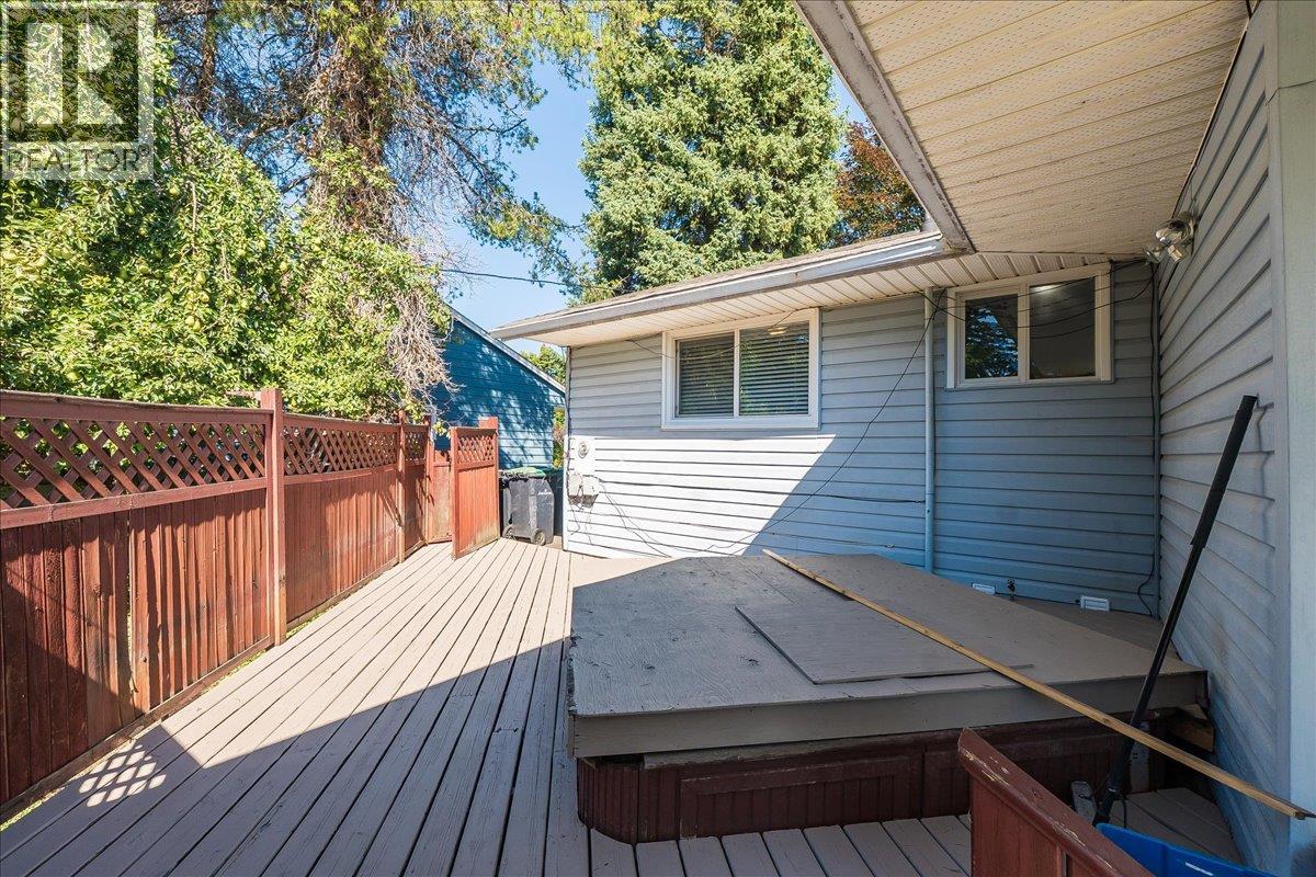 708 10th Street, Castlegar, British Columbia  V1N 2H8 - Photo 32 - 10360507