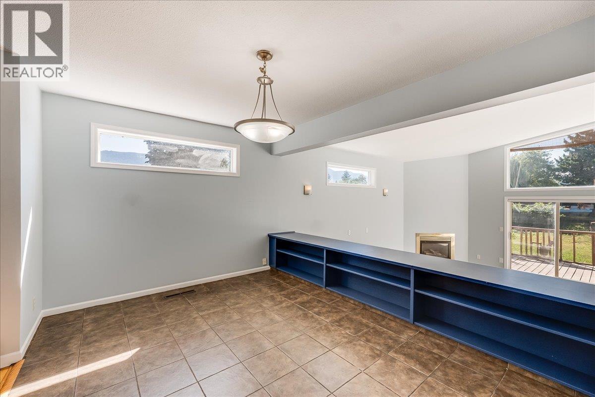 708 10th Street, Castlegar, British Columbia  V1N 2H8 - Photo 47 - 10360507