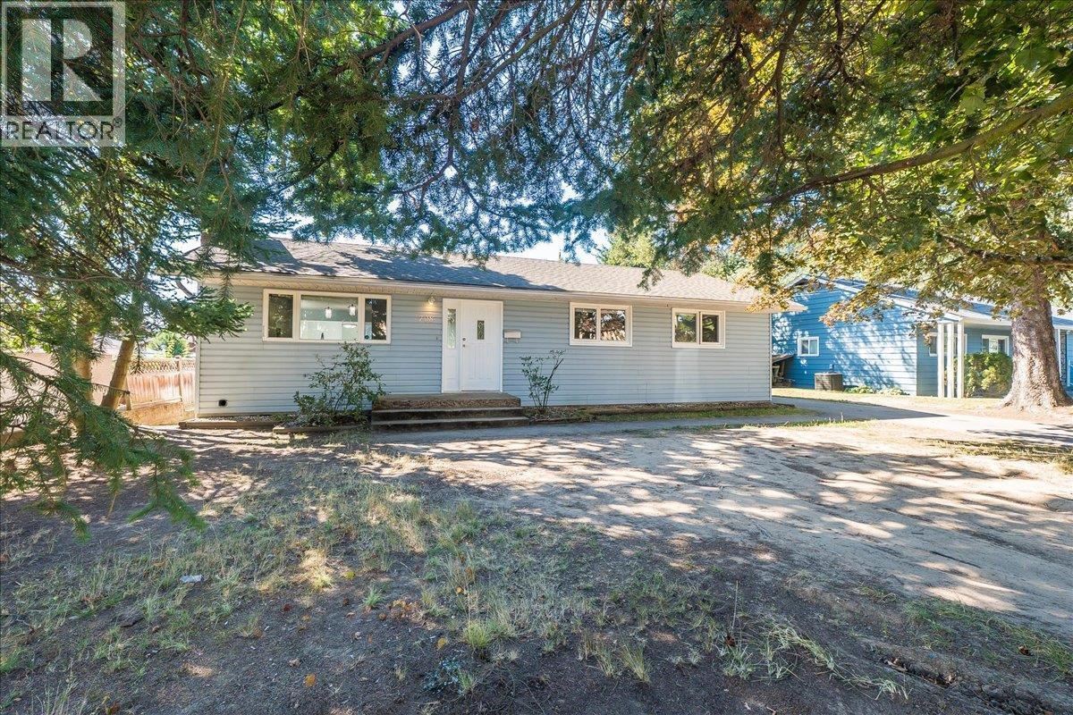 708 10th Street, Castlegar, British Columbia  V1N 2H8 - Photo 30 - 10360507