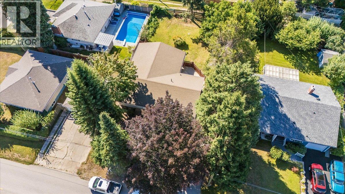 708 10th Street, Castlegar, British Columbia  V1N 2H8 - Photo 18 - 10360507