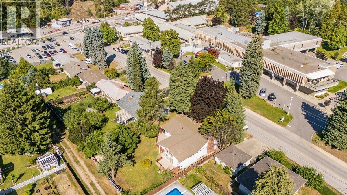 708 10th Street, Castlegar, British Columbia  V1N 2H8 - Photo 29 - 10360507