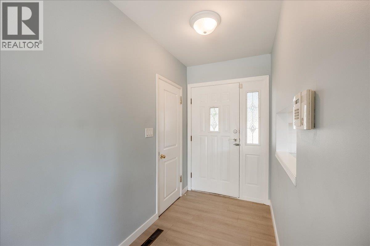 708 10th Street, Castlegar, British Columbia  V1N 2H8 - Photo 42 - 10360507