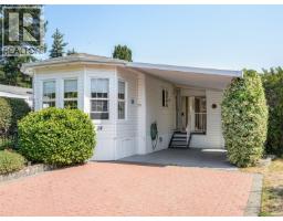 24 7401 Central Saanich Rd Country Park Village