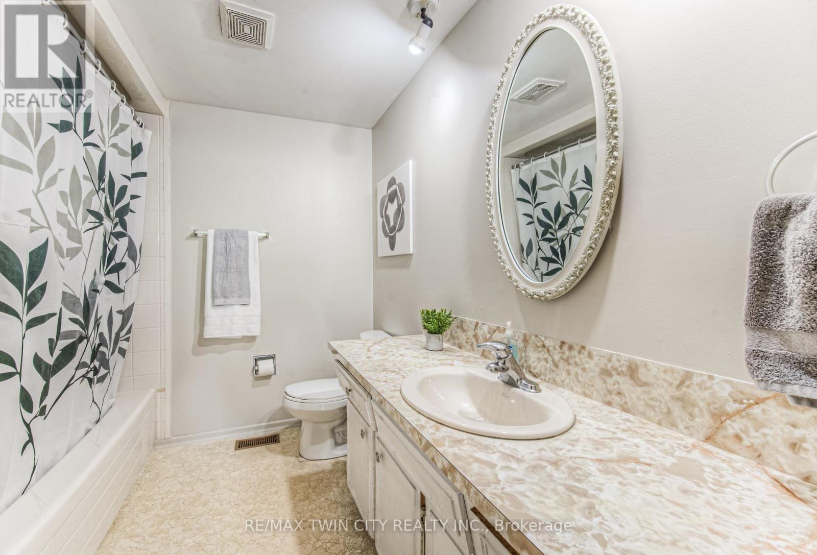 82 Roseneath Crescent, Kitchener, Ontario  N2E 1V9 - Photo 25 - X12377683