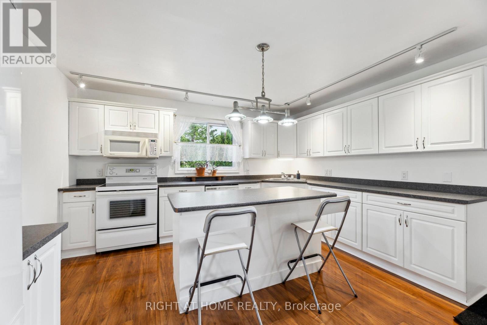 186 Dundas Street W, Quinte West (Trenton Ward), Ontario  K8V 3R2 - Photo 13 - X12377751