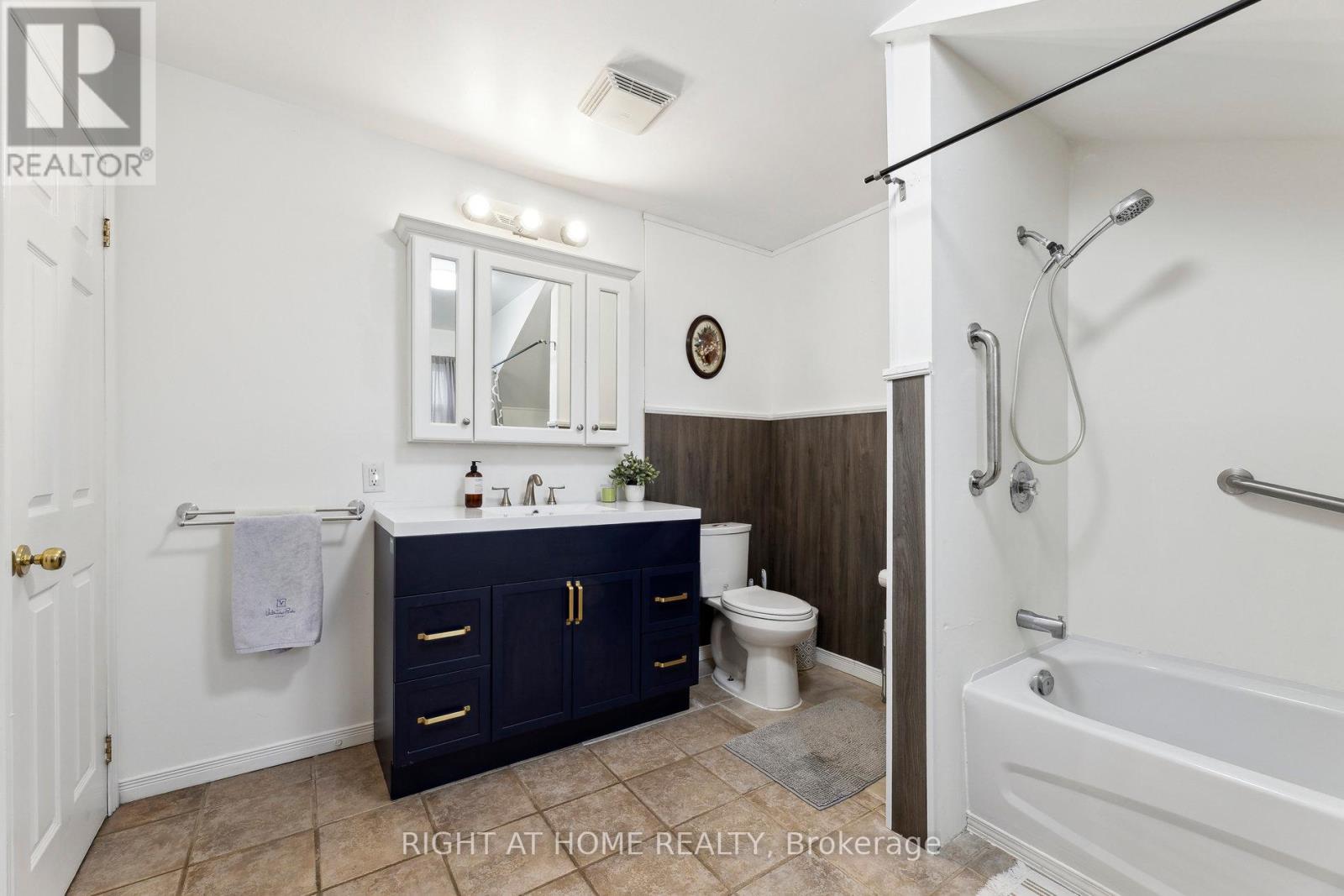 186 Dundas Street W, Quinte West (Trenton Ward), Ontario  K8V 3R2 - Photo 26 - X12377751