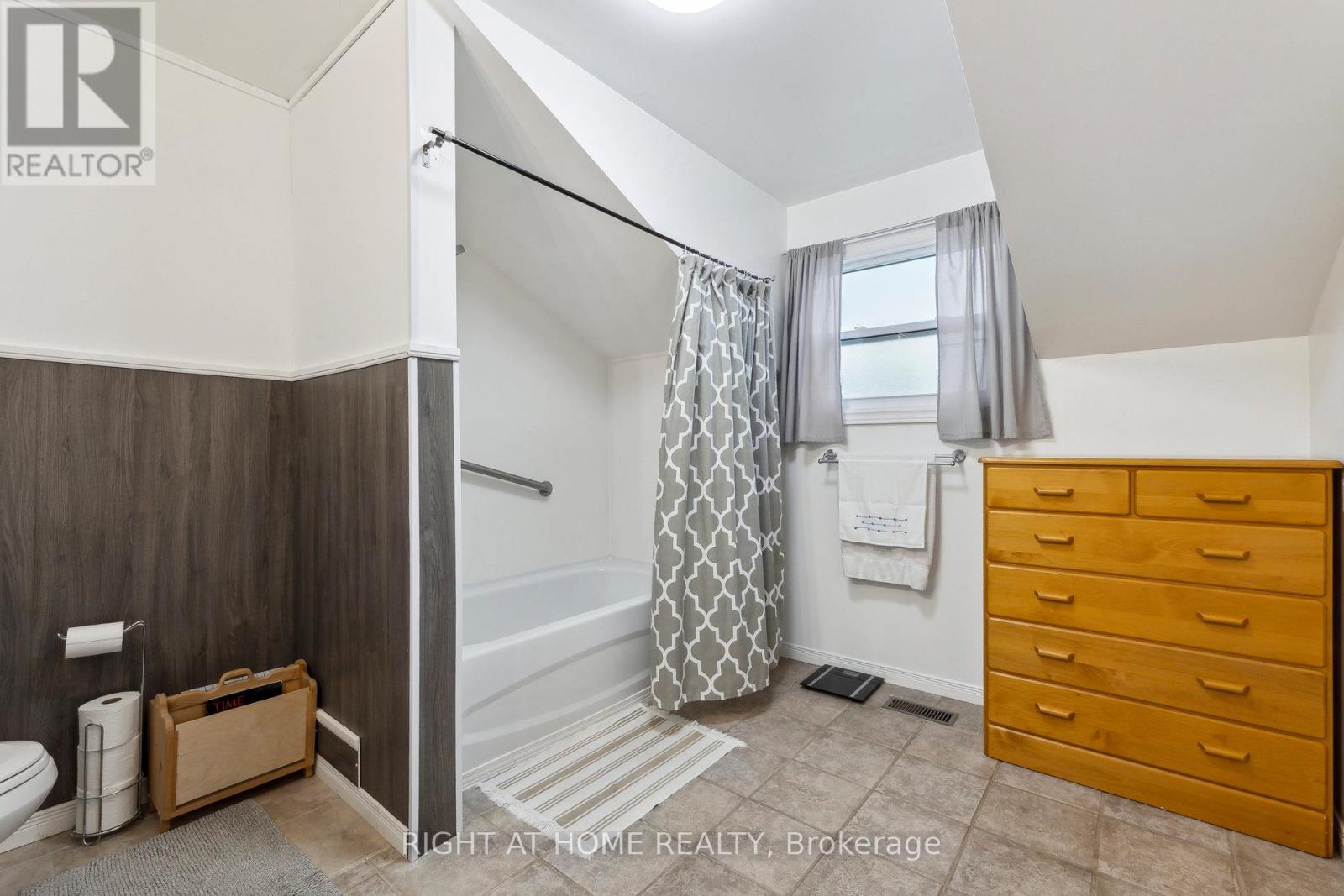 186 Dundas Street W, Quinte West (Trenton Ward), Ontario  K8V 3R2 - Photo 27 - X12377751