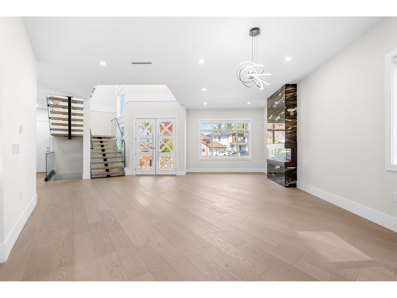 Property at 11668 95A AVENUE image 2