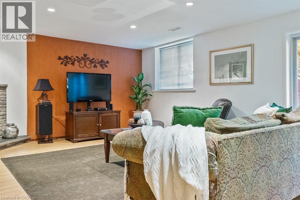 1373 Queen Victoria Avenue, Mississauga, Ontario  L5H 3H2 - Photo 22 - 40765332